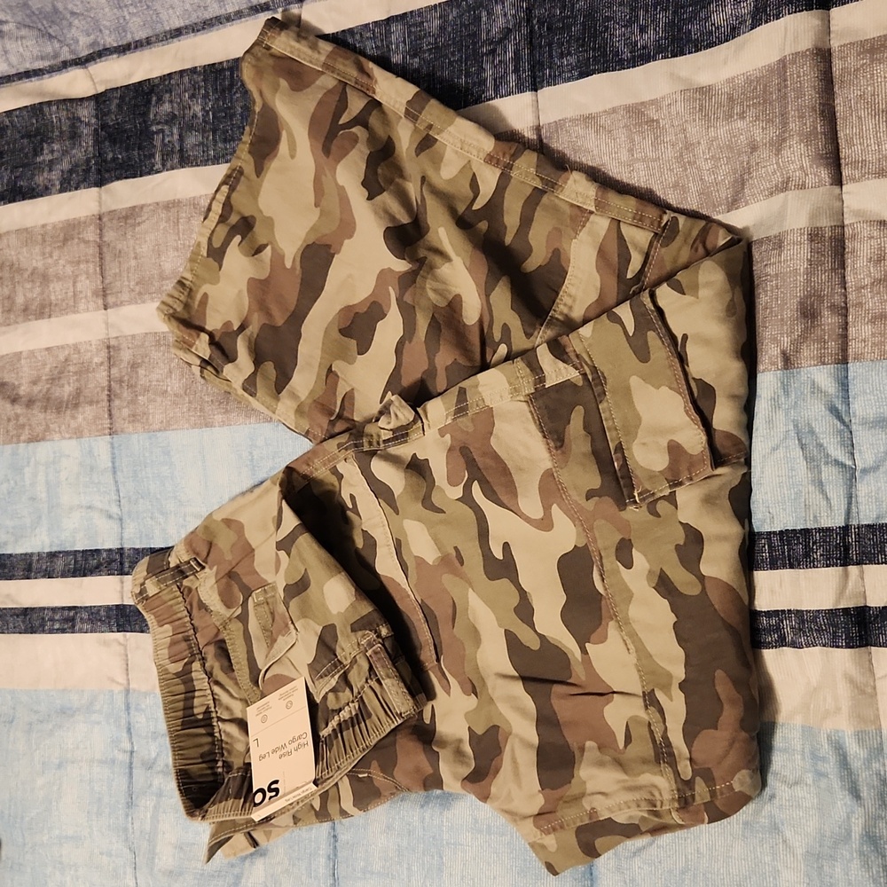 Wide leg Cargo Pants